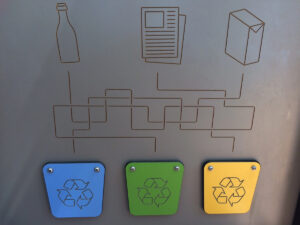 32 spektakularnych nowości na placu zabaw 13 J2684 Bert Payne AU001 Recycling Theme previous version with rear climbing wall 2 32 spektakularnych nowości na placu zabaw