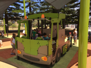 32 spektakularnych nowości na placu zabaw 14 J2684 Bert Payne AU001 Recycling Theme previous version with rear climbing wall 3 32 spektakularnych nowości na placu zabaw