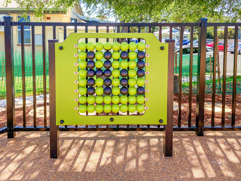 J3424 32 spektakularnych nowości na placu zabaw