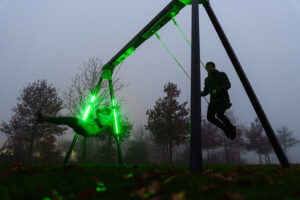 32 spektakularnych nowości na placu zabaw 42 KineticSwing 32 spektakularnych nowości na placu zabaw