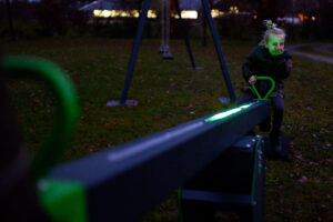 32 spektakularnych nowości na placu zabaw 43 Kinetic Seesaw 1 32 spektakularnych nowości na placu zabaw