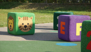 Figura gumowa na plac zabaw Sześcian Gumowy