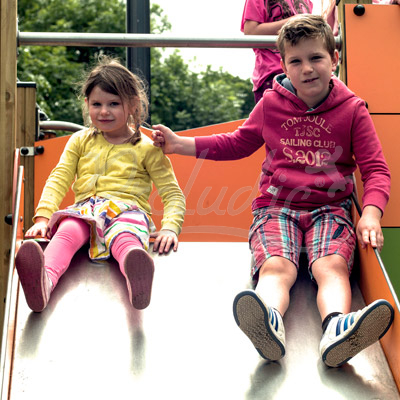 Zjeżdżalnia szeroka na skarpie J1110