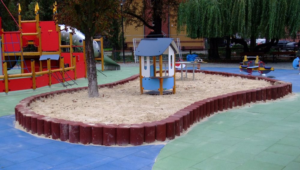 Piaskownica z elementów gumowych