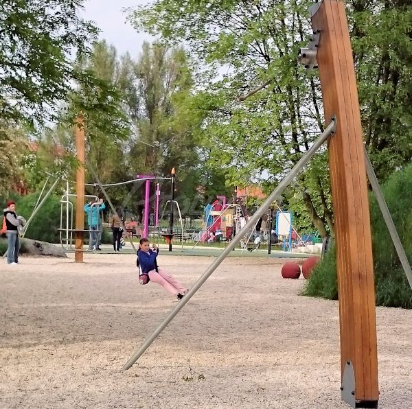 Zjazd linowy montowany na terenie płaskim J511