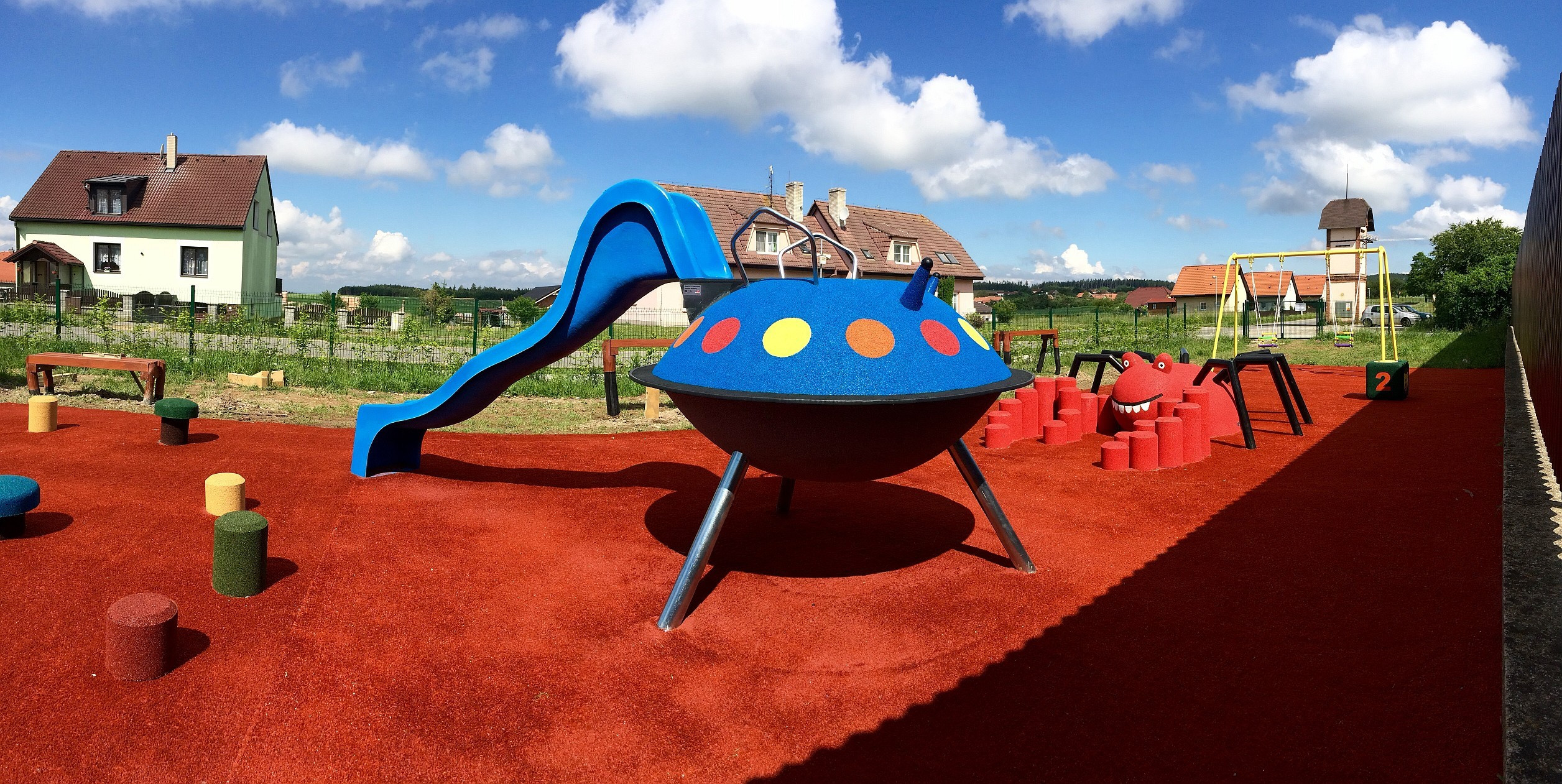 Figura gumowa na plac zabaw Latający Talerz