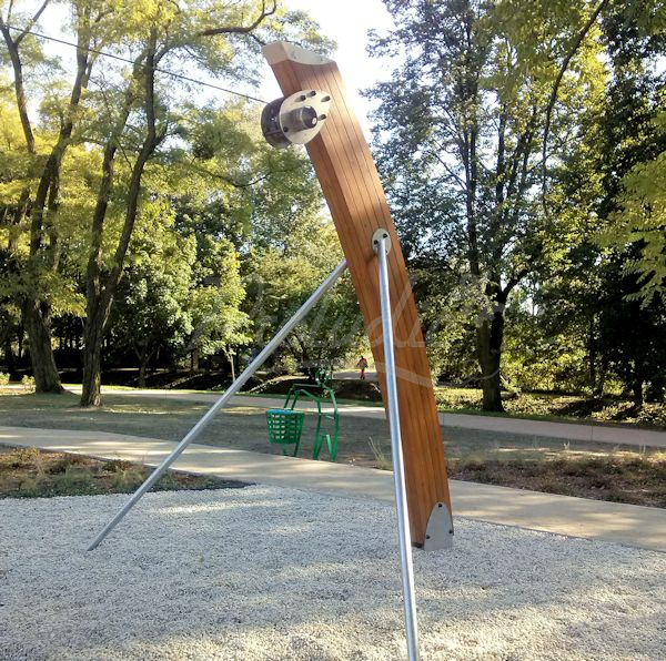 Zjazd linowy montowany na terenie płaskim J511