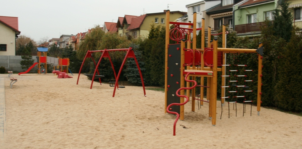 plac_zabaw_poznan_jezioranska_1 plac_zabaw_poznan_jezioranska_1