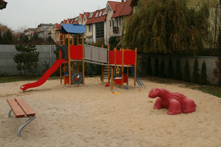 plac_zabaw_poznan_jezioranska_2 plac_zabaw_poznan_jezioranska_2