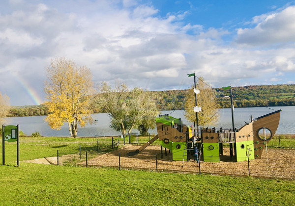 J1962 statek na plac zabaw J1962 statek na plac zabaw