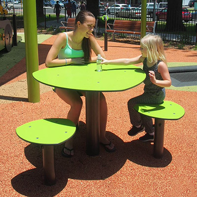 Stolik z taboretami J2880