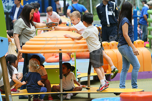 Urządzenie zabawowe J3908