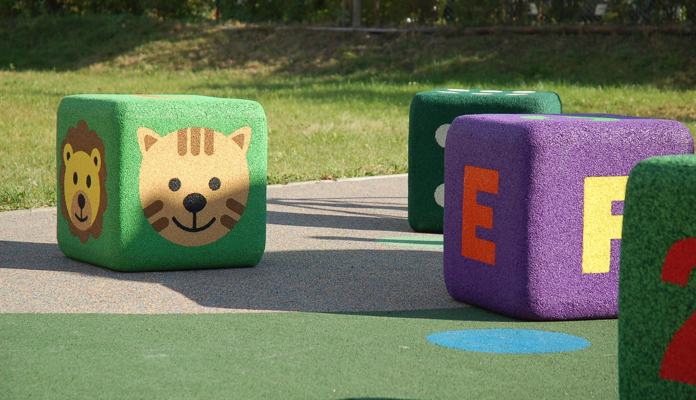 Figura gumowa na plac zabaw Sześcian Gumowy