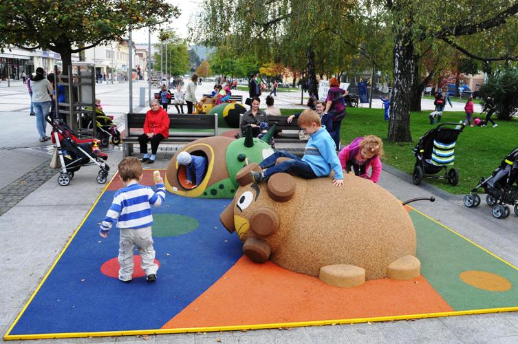 Figura gumowa na plac zabaw Lew