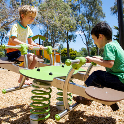Bujak sprężynowy na plac zabaw Czwórka J830 Bujak sprężynowy na plac zabaw Czwórka J830