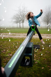 Interaktywna huśtawka KineticSeesaw-01