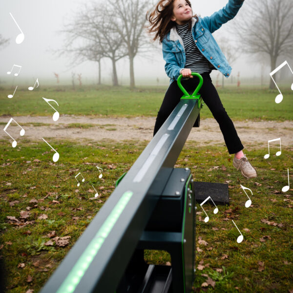 Interaktywna huśtawka KineticSeesaw-01