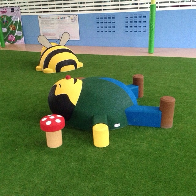 Gumowa figura na plac zabaw Guliver